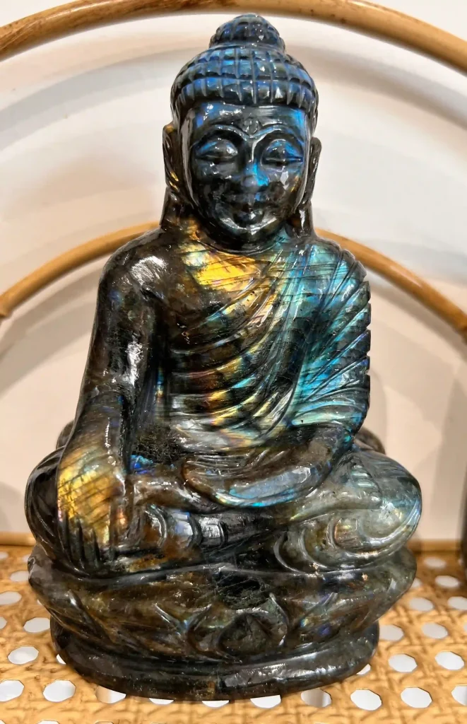 Statue de Bouddha en labradorite