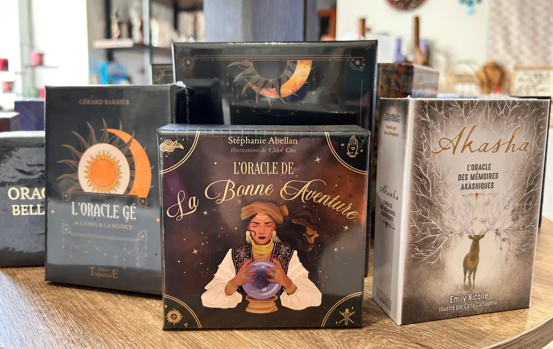 Cartes oracles variées sur table